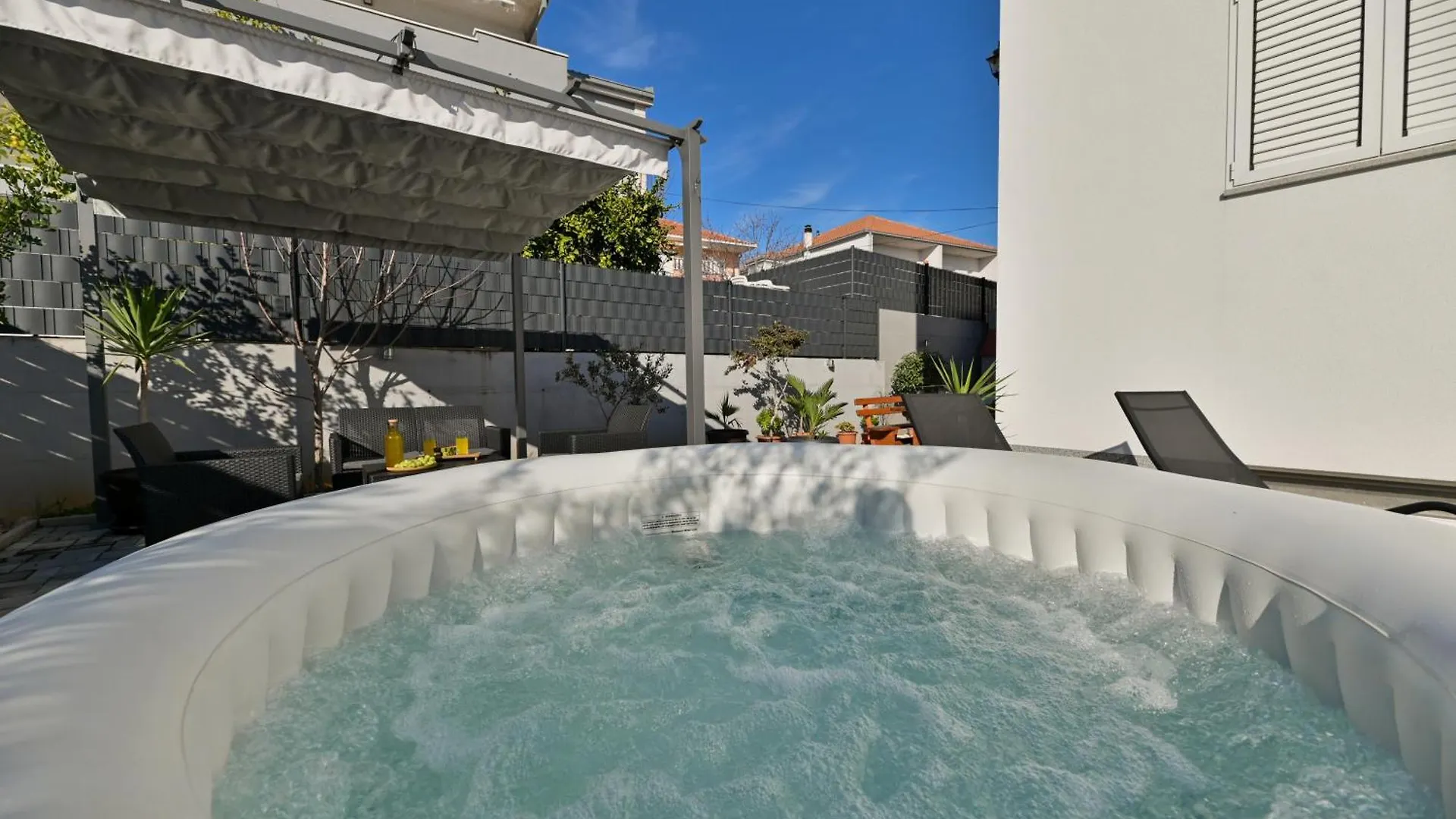 Luxury Apartment With Garden Jacuzzi And Wellness Trogir 0*,
